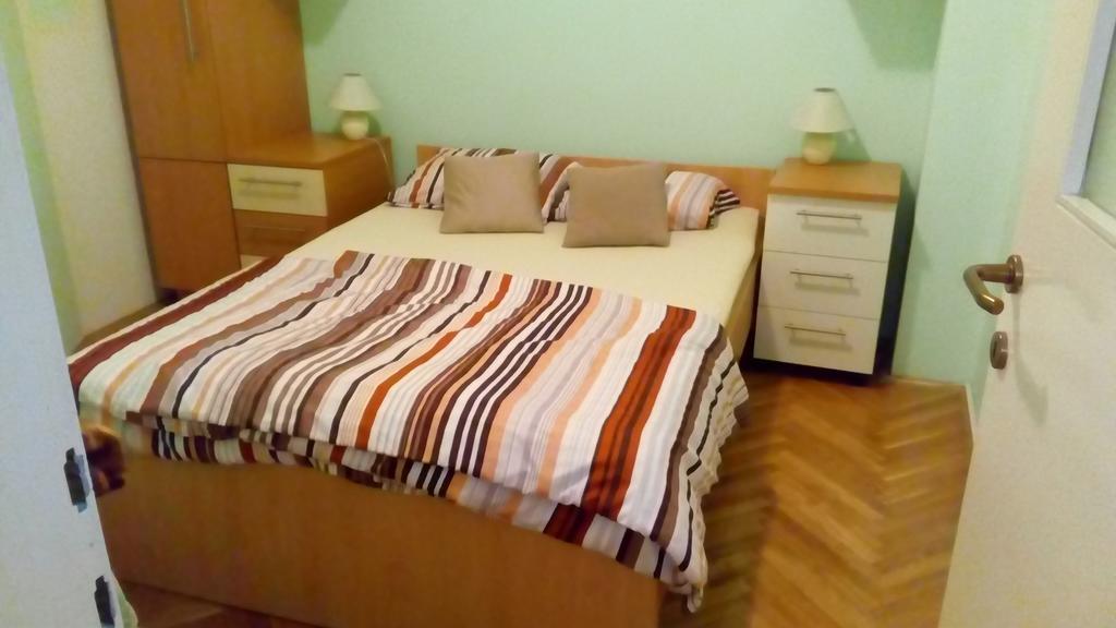 Apartment Viktor,Parking Osijek Exterior photo