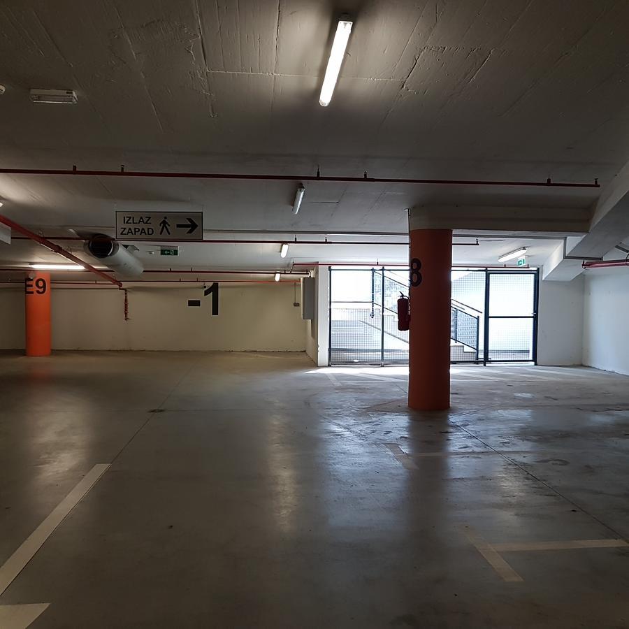 Apartment Viktor,Parking Osijek Exterior photo